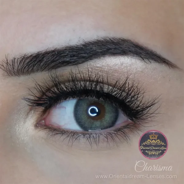 Dunkelblaue Kontaktlinse Charisma von Oriental Dream Lenses - Intensives Blau für einen faszinierenden Blick.
