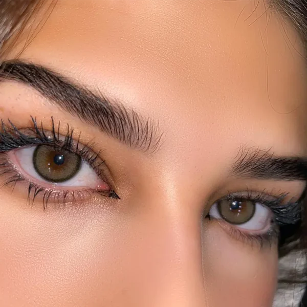 Braune Kontaktlinse Melaani Brown: Eleganz und natürlicher Braunton